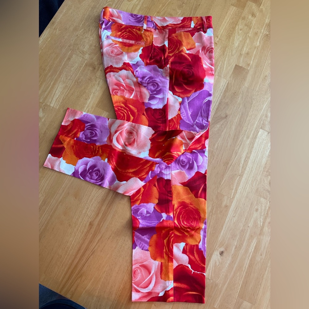 Y2K cropped jean. Awesome print! Size 10. ❣️